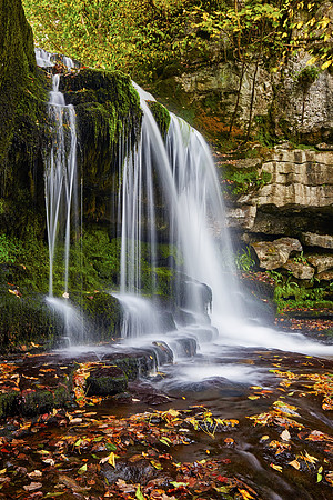 The beginning of Autumn, West Burton Falls